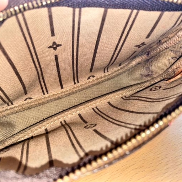 Limited Edition Louis Vuitton Monogram Pochette - Picture 6 of 8